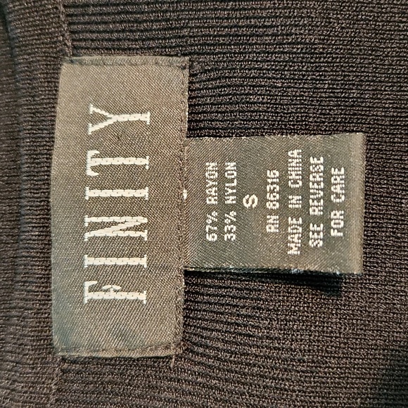 Finity sleeveless tank size small - Picture 7 of 8